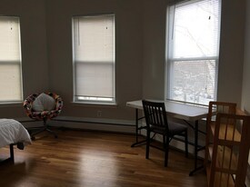 1000 Memorial Dr, Unit 2R in Cambridge, MA - Building Photo
