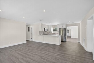 954 SE 7th St in Deerfield Beach, FL - Building Photo - Building Photo