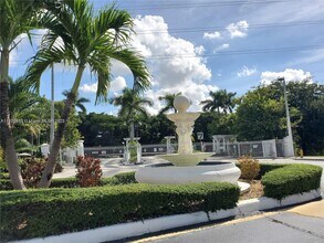 5560 NW 107th Ave in Doral, FL - Building Photo - Building Photo