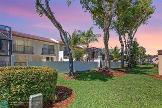 10235 NW 46th St in Doral, FL - Building Photo - Building Photo
