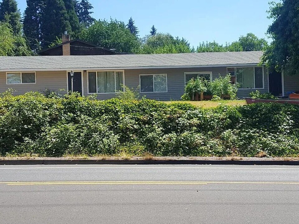 3140-3142 W 18th Ave in Eugene, OR - Foto de edificio