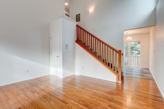 8330 SE 92nd Ave in Portland, OR - Foto de edificio - Building Photo