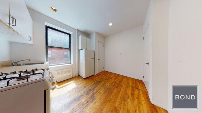 419 E 73rd St in New York, NY - Building Photo - Building Photo