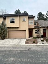 834 E Riverpark Ln in Boise, ID - Building Photo