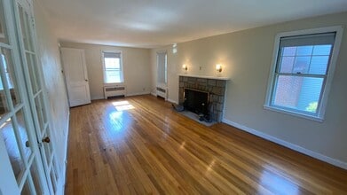 1607 Main St in Newington, CT - Building Photo - Building Photo