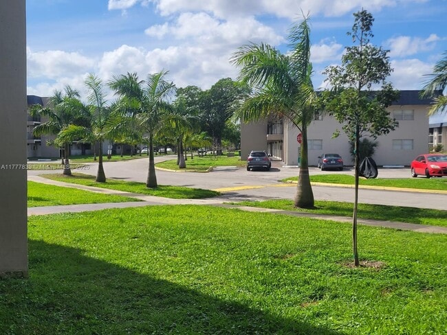 7820 S Colony Cir in Tamarac, FL - Building Photo - Building Photo