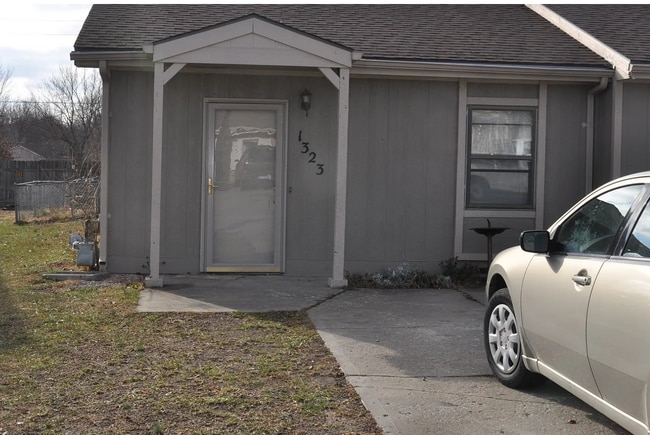 property at 1323 E 25th Ter