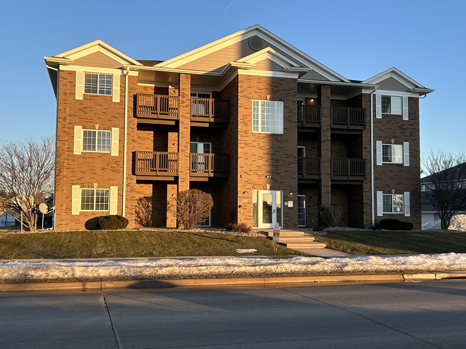 460 Kansas Ave, Unit #7 in North Liberty, IA - Building Photo