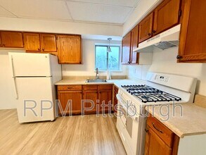 1108 Oswin St in Pittsburgh, PA - Building Photo - Building Photo