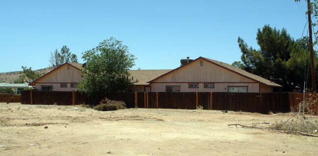 20226 Serrano Rd in Apple Valley, CA - Foto de edificio - Building Photo