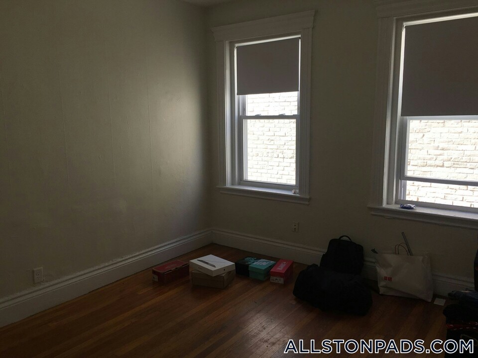 1350 Commonwealth Ave in Boston, MA - Building Photo