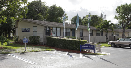 Springtree Apartments in West Palm Beach, FL - Foto de edificio - Building Photo