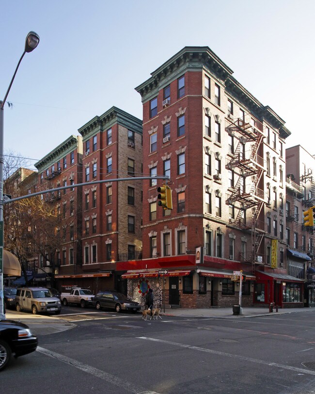 206 Thompson St in New York, NY - Building Photo - Building Photo