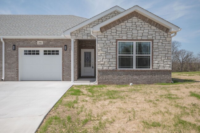 590 Pne Vw St in Neosho, MO - Building Photo - Building Photo