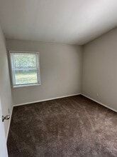 1831 Parkdale Dr in Champaign, IL - Building Photo - Building Photo