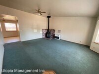 715 Ruth Way photo'