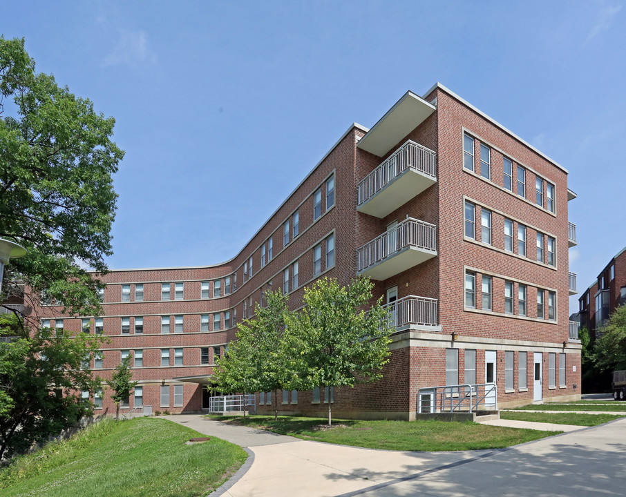 Whidden Hall in Hamilton, ON - Building Photo