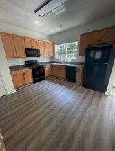 8490 Oakley Cir in Union City, GA - Foto de edificio - Building Photo