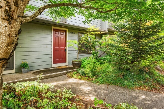 property at 646 E Main St