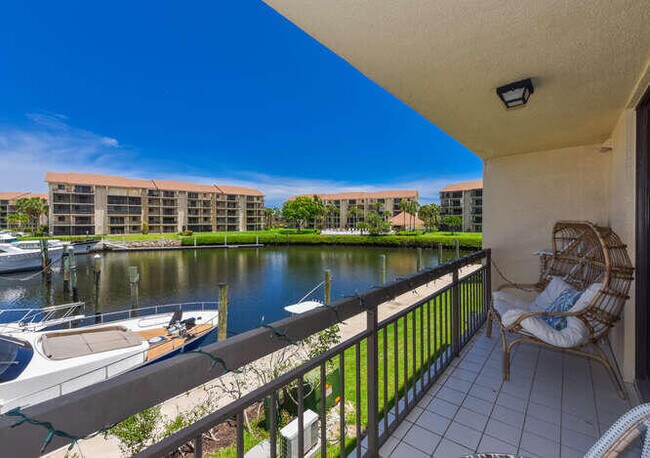 2301 Marina Isle Way in Jupiter, FL - Building Photo - Building Photo