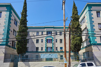 501 S Burlington Ave in Los Angeles, CA - Foto de edificio - Building Photo