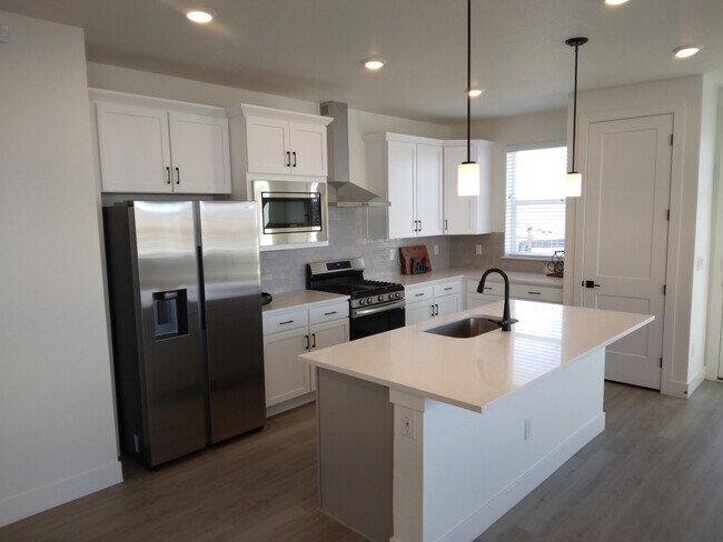 1223 S Algonquian St in Aurora, CO - Building Photo - Building Photo