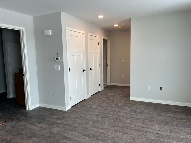 142 Erin Ct, Unit 142A