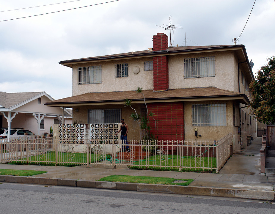 11717 Cedar Ave in Hawthorne, CA - Foto de edificio