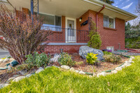 1735 Upham St, Unit A in Lakewood, CO - Building Photo - Building Photo