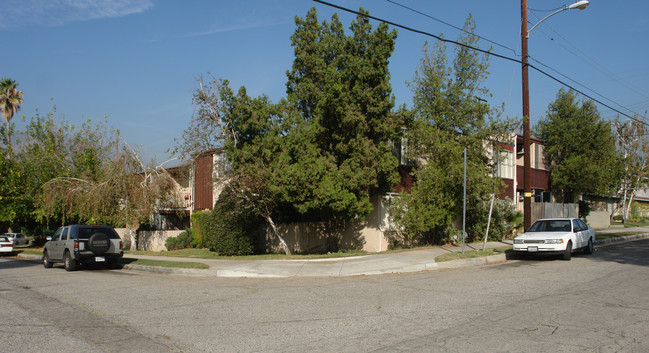 10404 Parr Ave in Sunland, CA - Foto de edificio - Building Photo