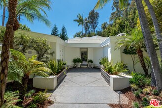 577 E Channel Rd in Santa Monica, CA - Building Photo - Building Photo