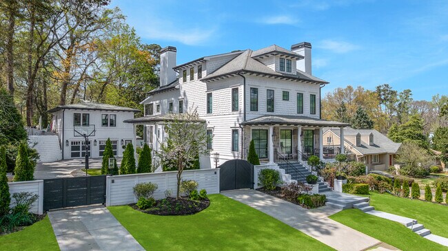 1812 Wellbourne Dr NE in Atlanta, GA - Foto de edificio - Building Photo