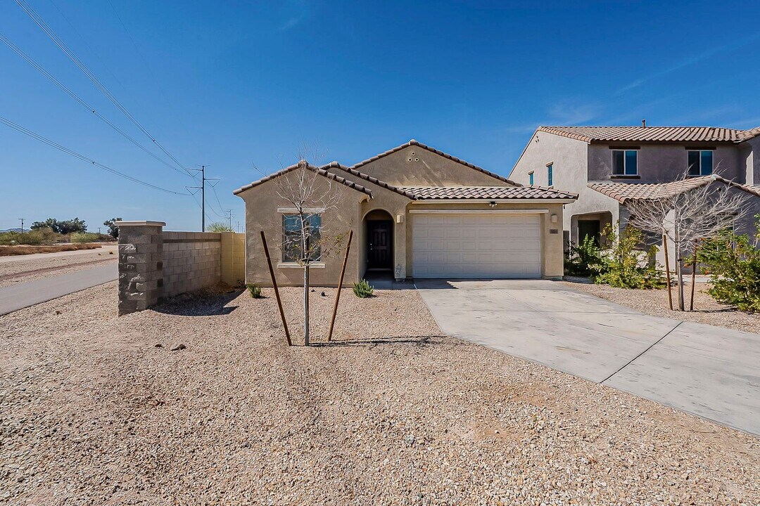 5024 S 112th Ave in Tolleson, AZ - Building Photo