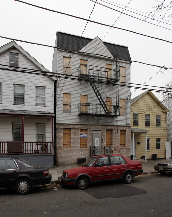 176A Parker St in Newark, NJ - Building Photo