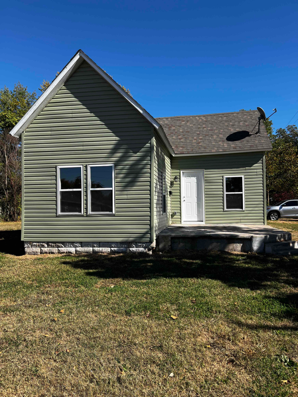 732 S Oak Ave in Aurora, MO - Foto de edificio - Building Photo