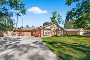 2103 Woodway Dr in New Caney, TX - Building Photo