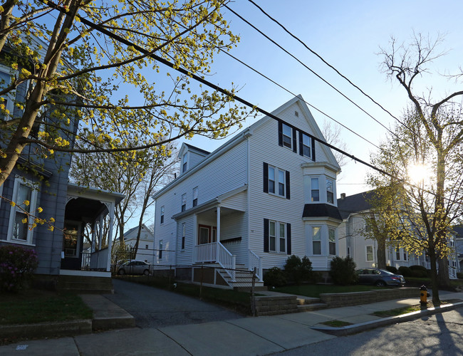 90 Alder St in Waltham, MA - Foto de edificio - Building Photo