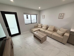 944 Jefferson Ave in Miami Beach, FL - Foto de edificio - Building Photo