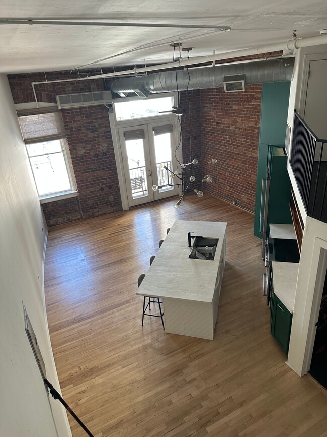 property at 1617 California St