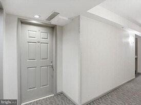 880 N Pollard St in Arlington, VA - Building Photo