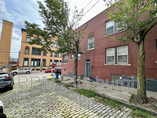 property at 1101 Linden Pl