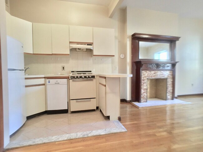 306 W 106th St-Unit -4F in New York, NY - Building Photo - Building Photo