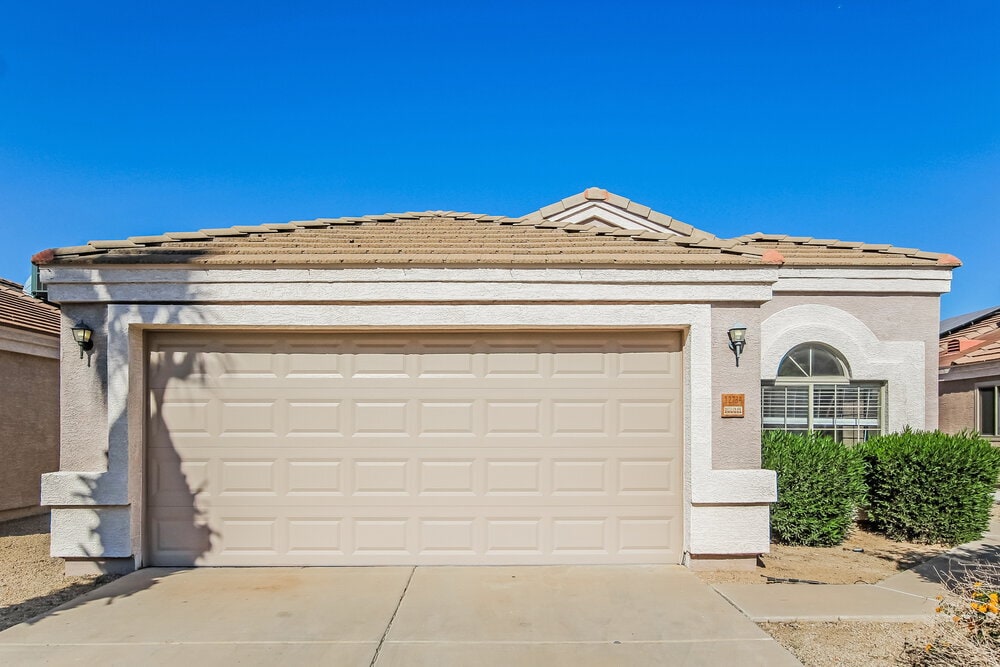 12734 W Via Camille in El Mirage, AZ - Foto de edificio