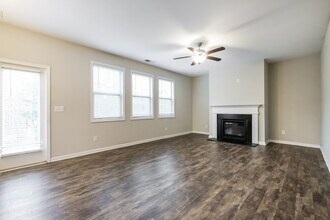 345 Lenore Ct in Hiram, GA - Foto de edificio - Building Photo