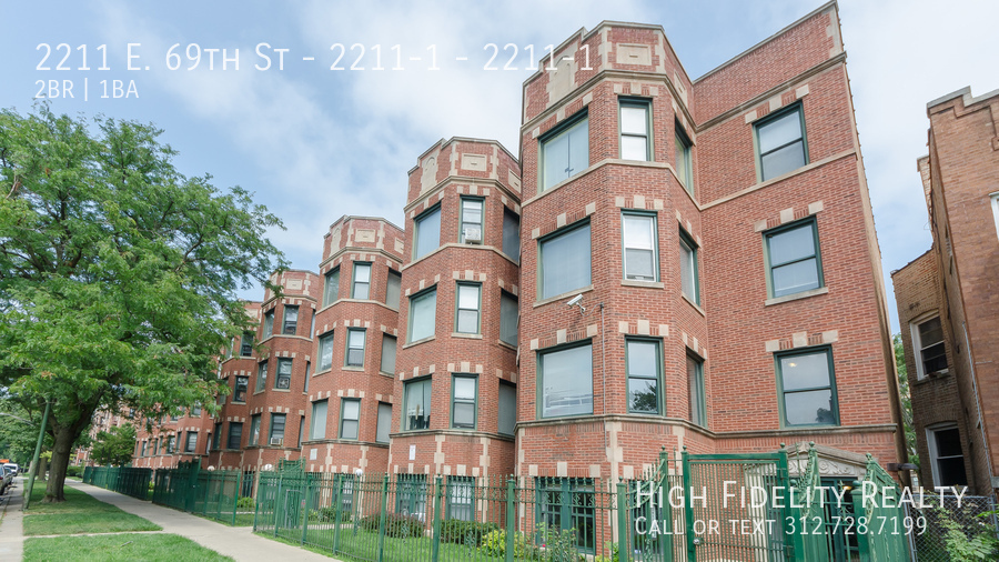 2211 E 69th St-Unit -2211-1 in Chicago, IL - Building Photo