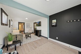 27279 Dunford Rd in Westlake, OH - Building Photo - Building Photo