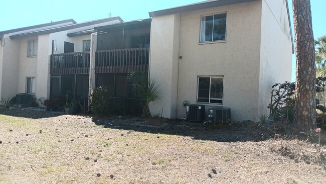 2724 Hidden Lake Blvd in Sarasota, FL - Building Photo - Building Photo