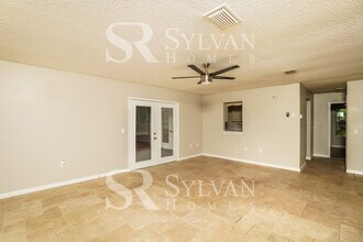 8090 River Country Dr in Spring Hill, FL - Building Photo - Building Photo