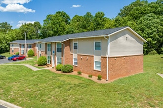 The Club Apartments in Lexington, NC - Building Photo - Building Photo