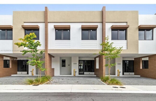 4130 N Oak Pl in Dania Beach, FL - Building Photo - Building Photo